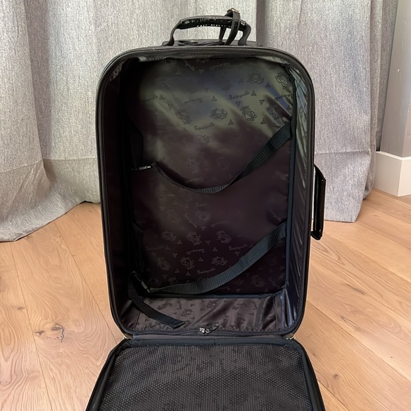 Fun Fun Betseyville Floral Rolling Suitcase - Picture 6 of 16